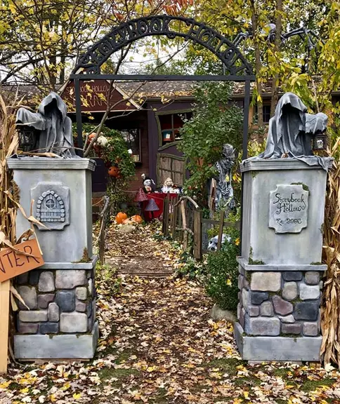 41 The Most Creepy Halloween Decoration for Front Yard | Munchkins Planet