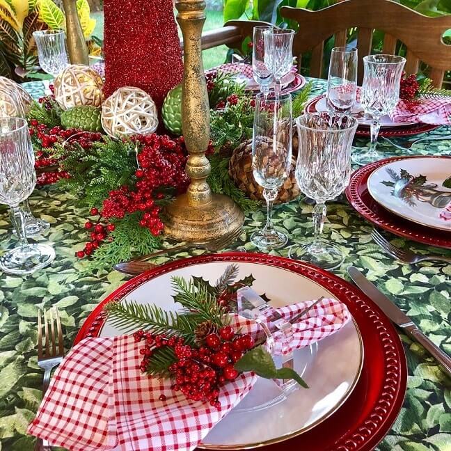 15 Simple & Elegant Christmas Table Setting Ideas | Munchkins Planet