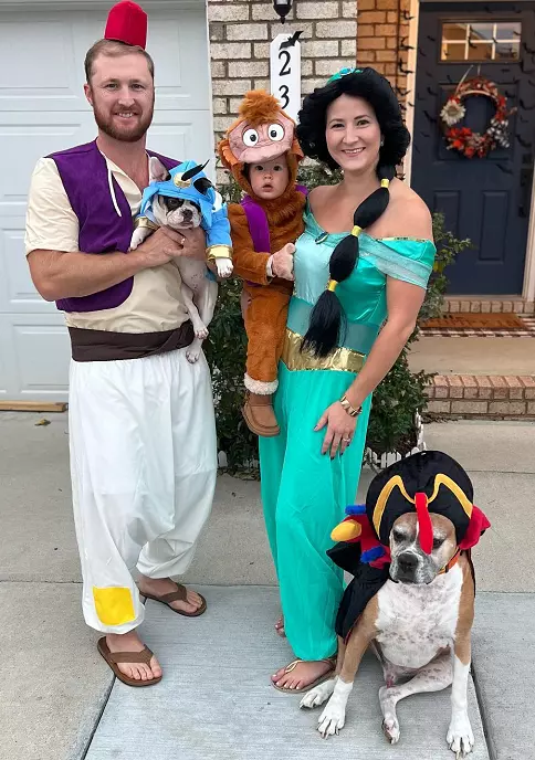21 Creative Family Halloween Costumes With Dog | Munchkins Planet