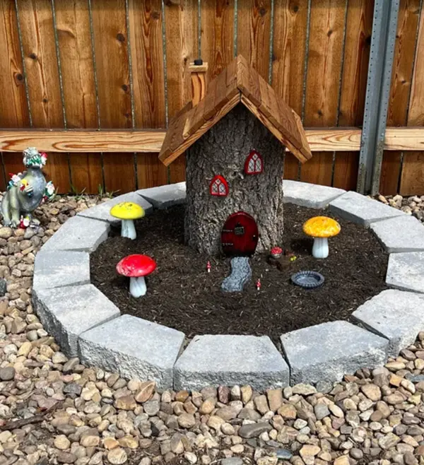 23 Stunning Tree Stump Fairy House Ideas | Munchkins Planet